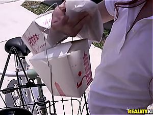 impatient customer nails the delivery chick